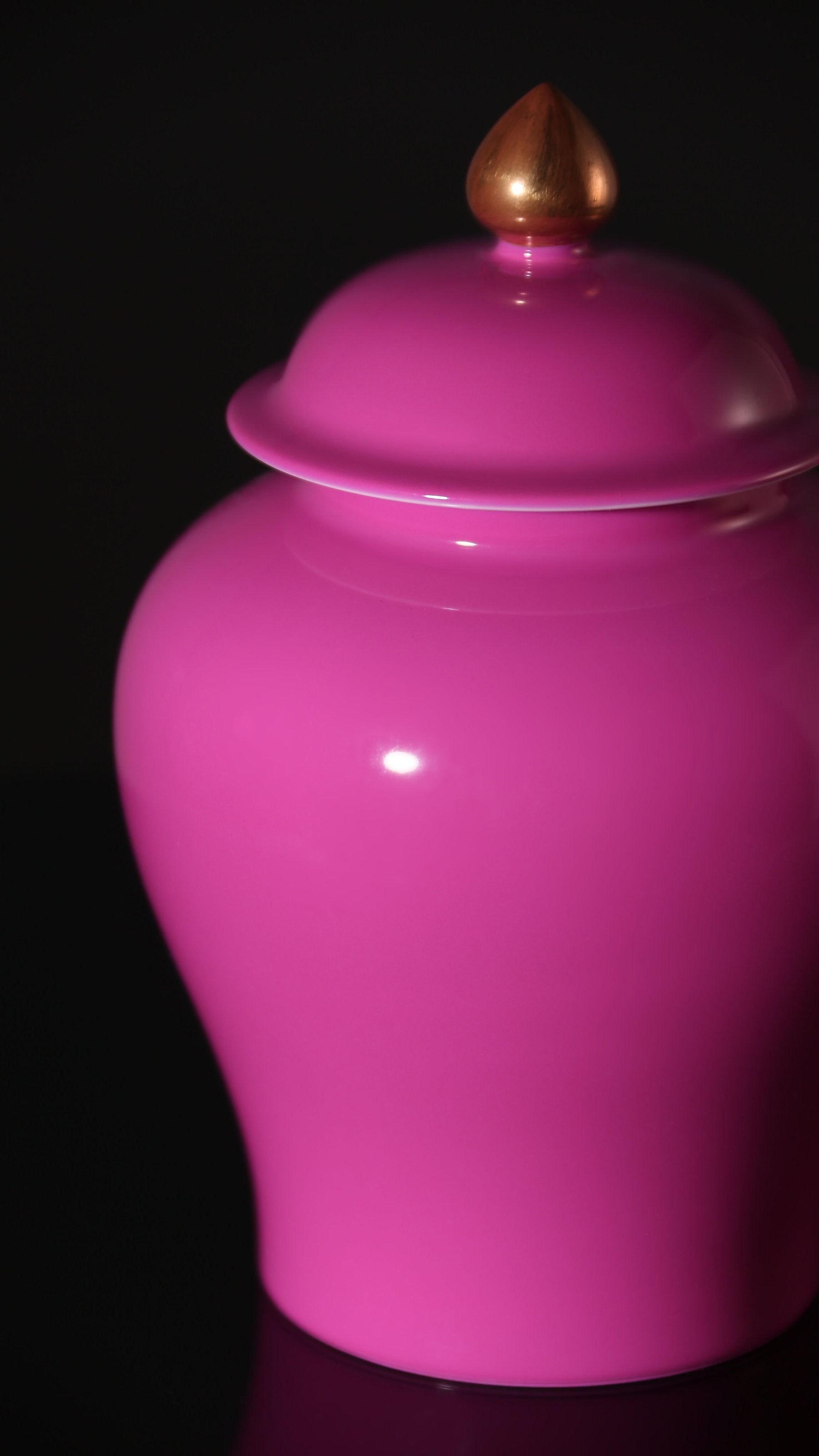 Rouge stains the jar / Rouge lingers in the general's wine pot