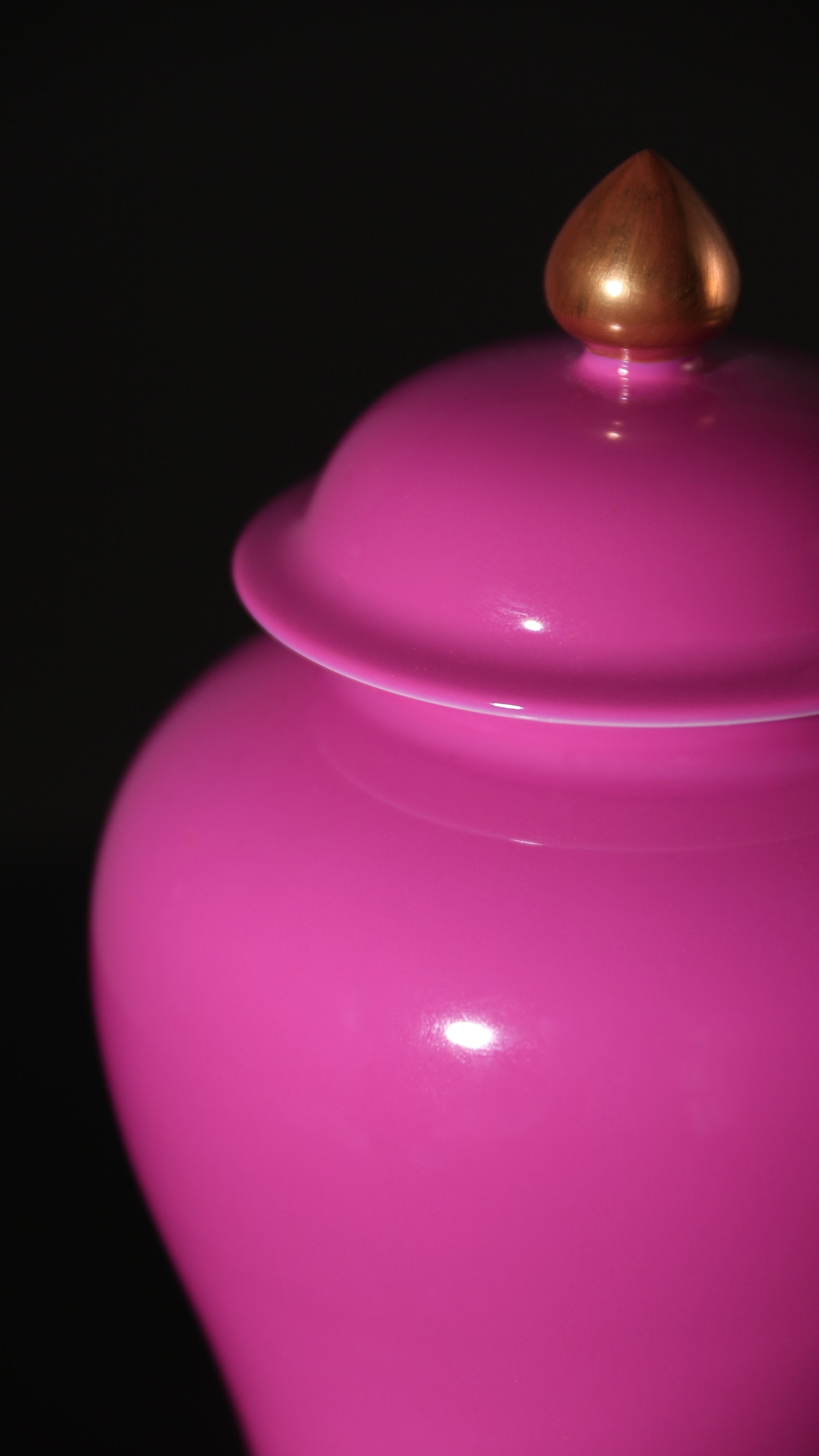 Rouge stains the jar / Rouge lingers in the general's wine pot