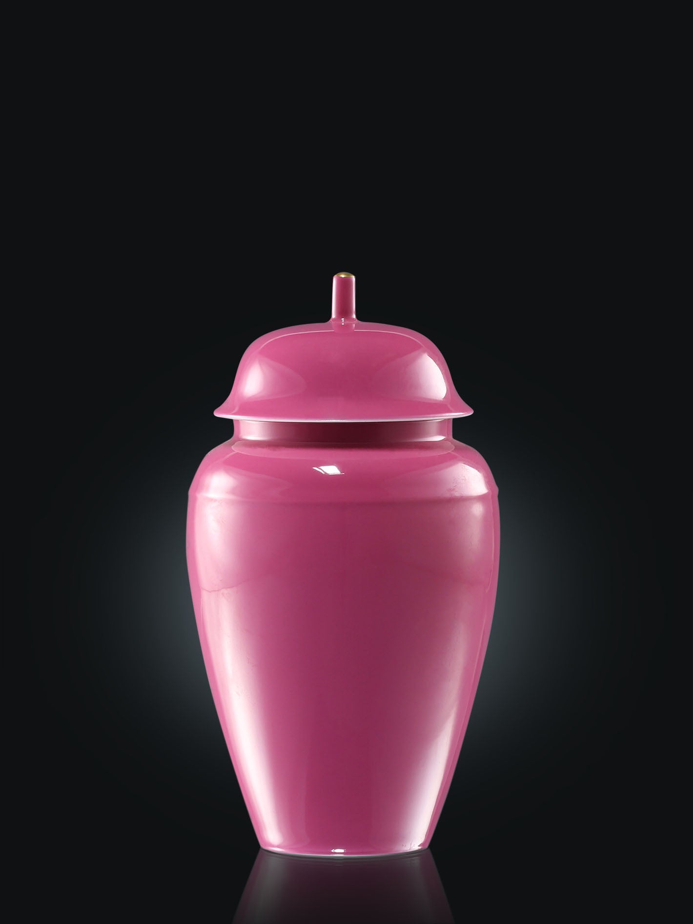 Rouge stains the delicate jar / Rouge lingers in the air