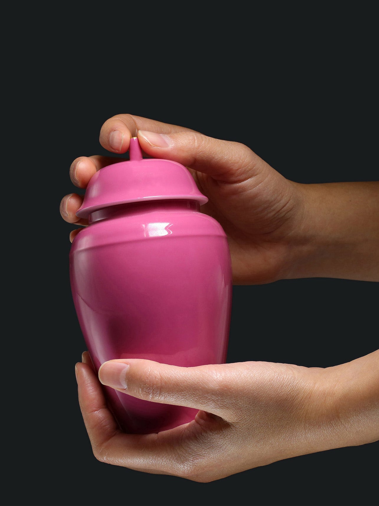 Rouge stains the delicate jar / Rouge lingers in the air