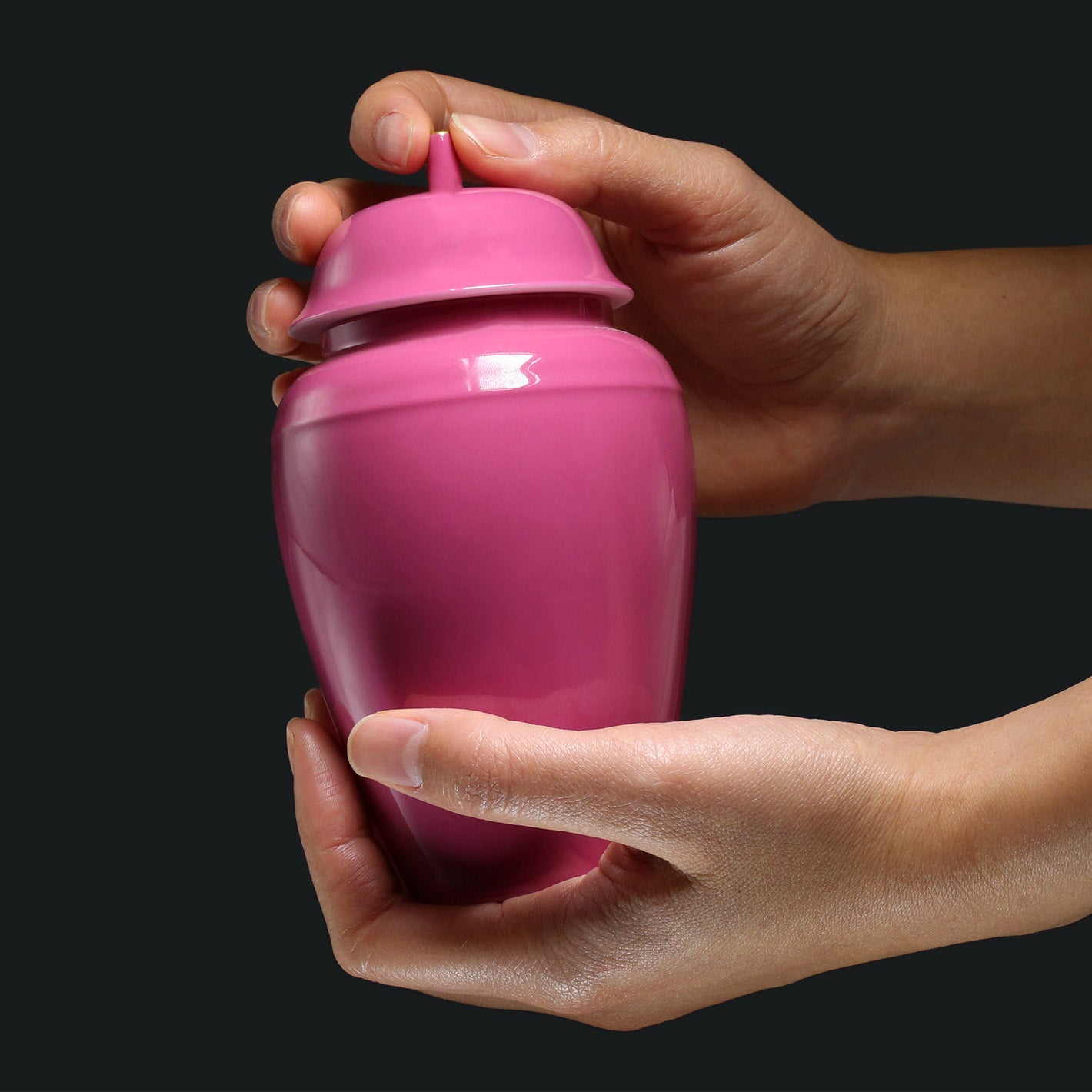 Rouge stains the delicate jar / Rouge lingers in the air