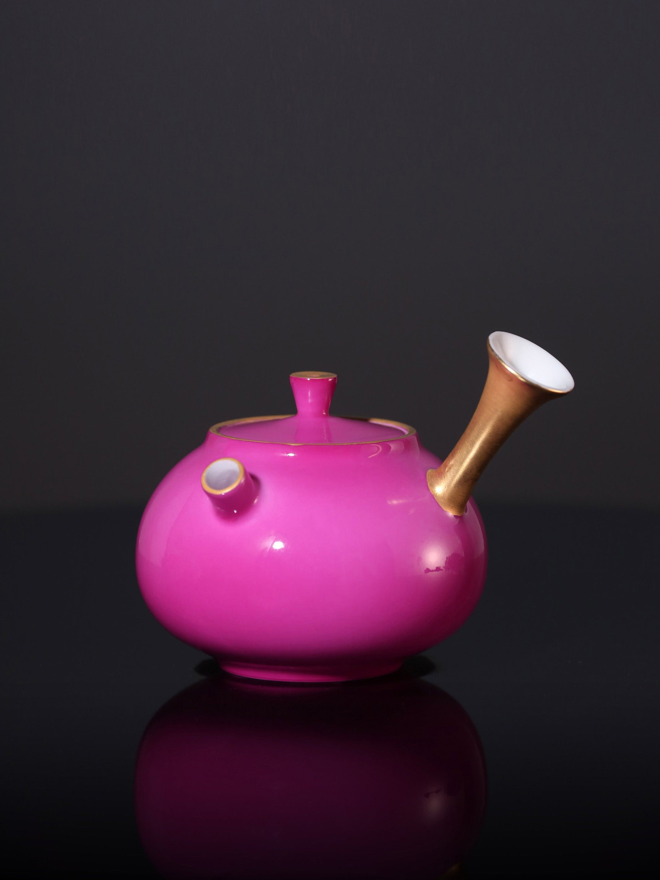 Rouge and gold handle