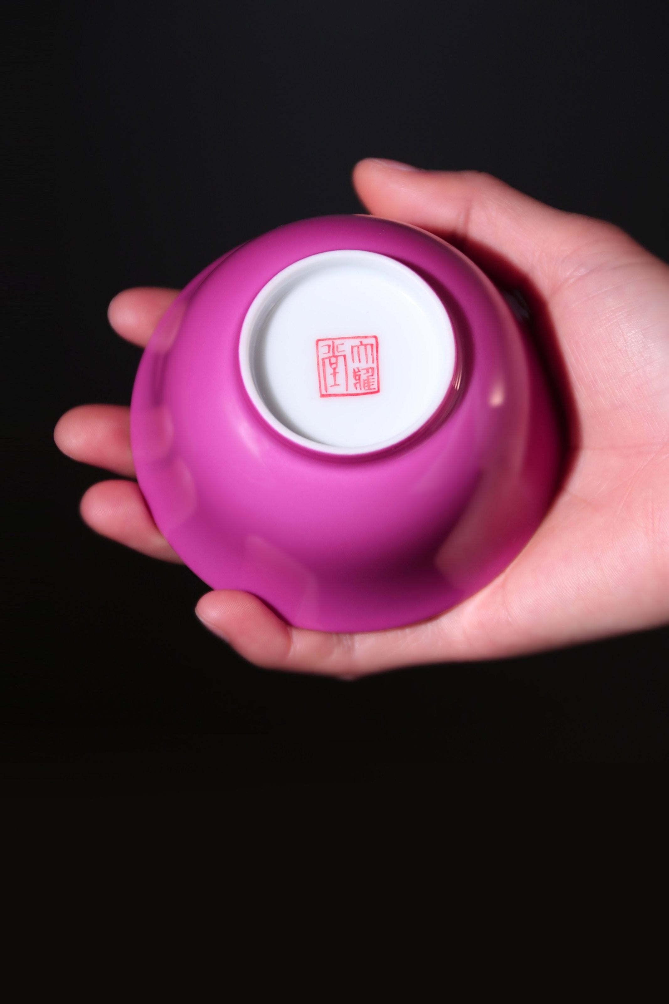 Rouge stains the bowl with gold, / Rouge leaves a trail of intoxication.