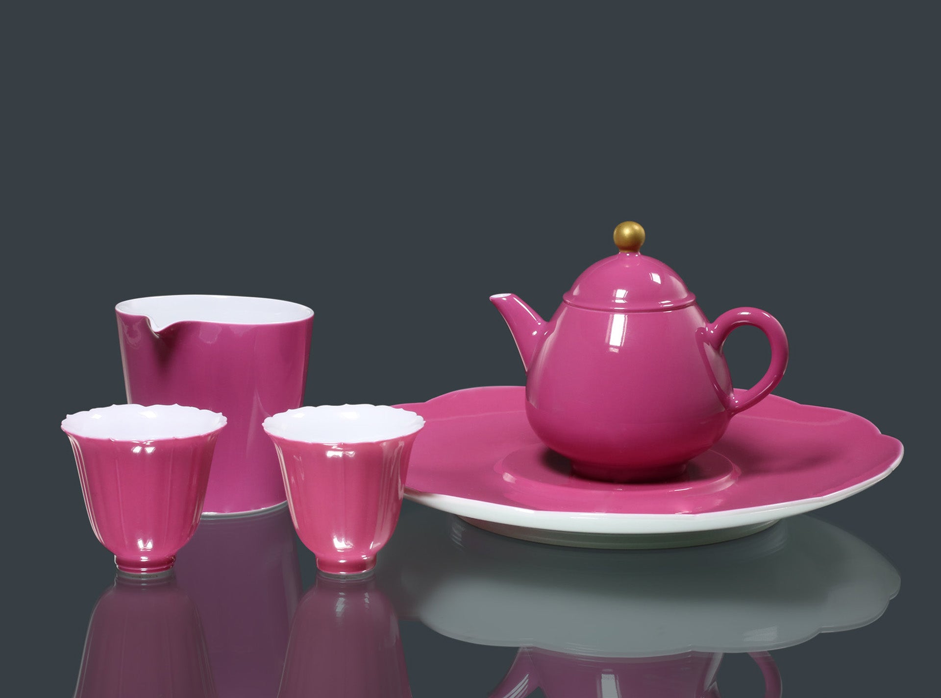 Rouge-stained wine pot