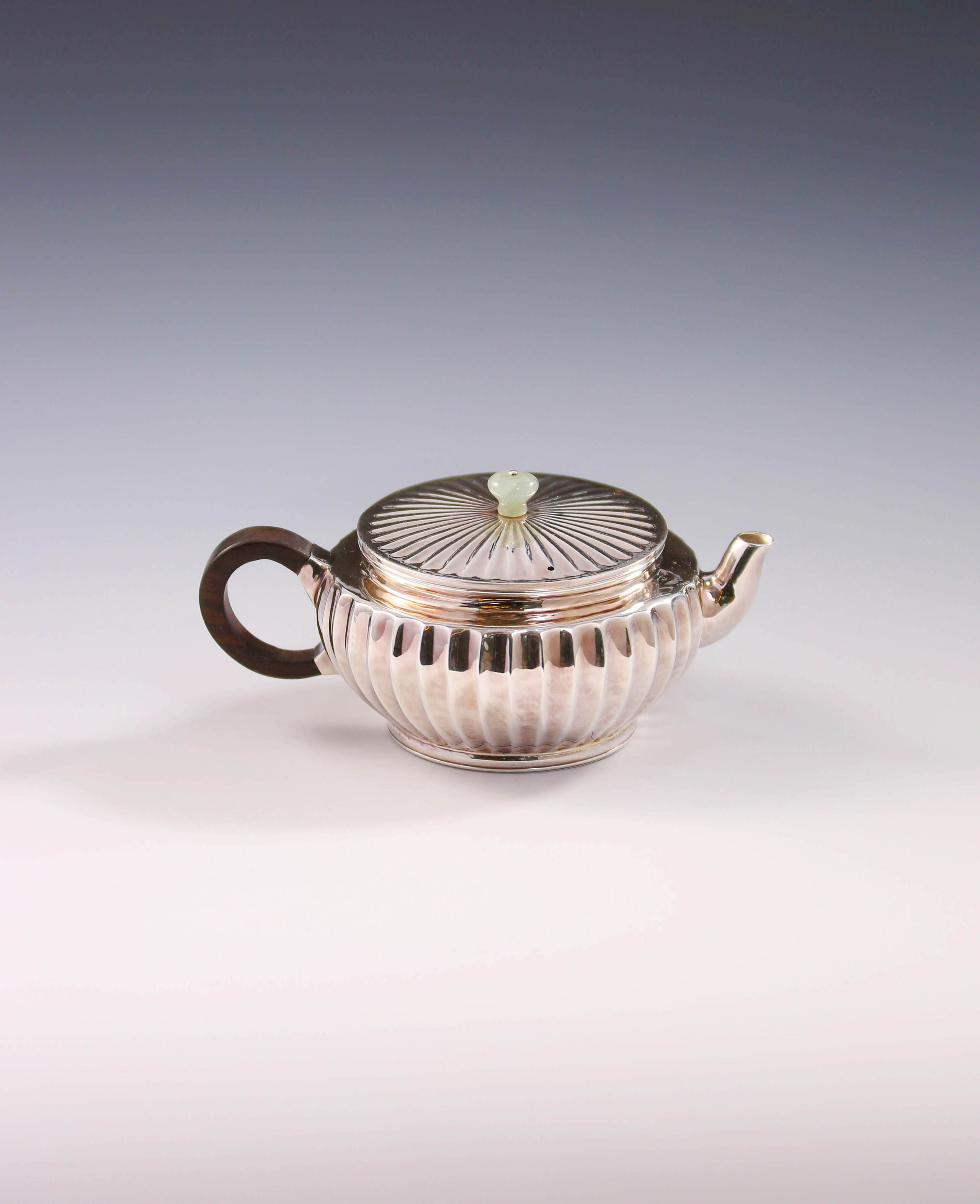 Slender small gold pattern