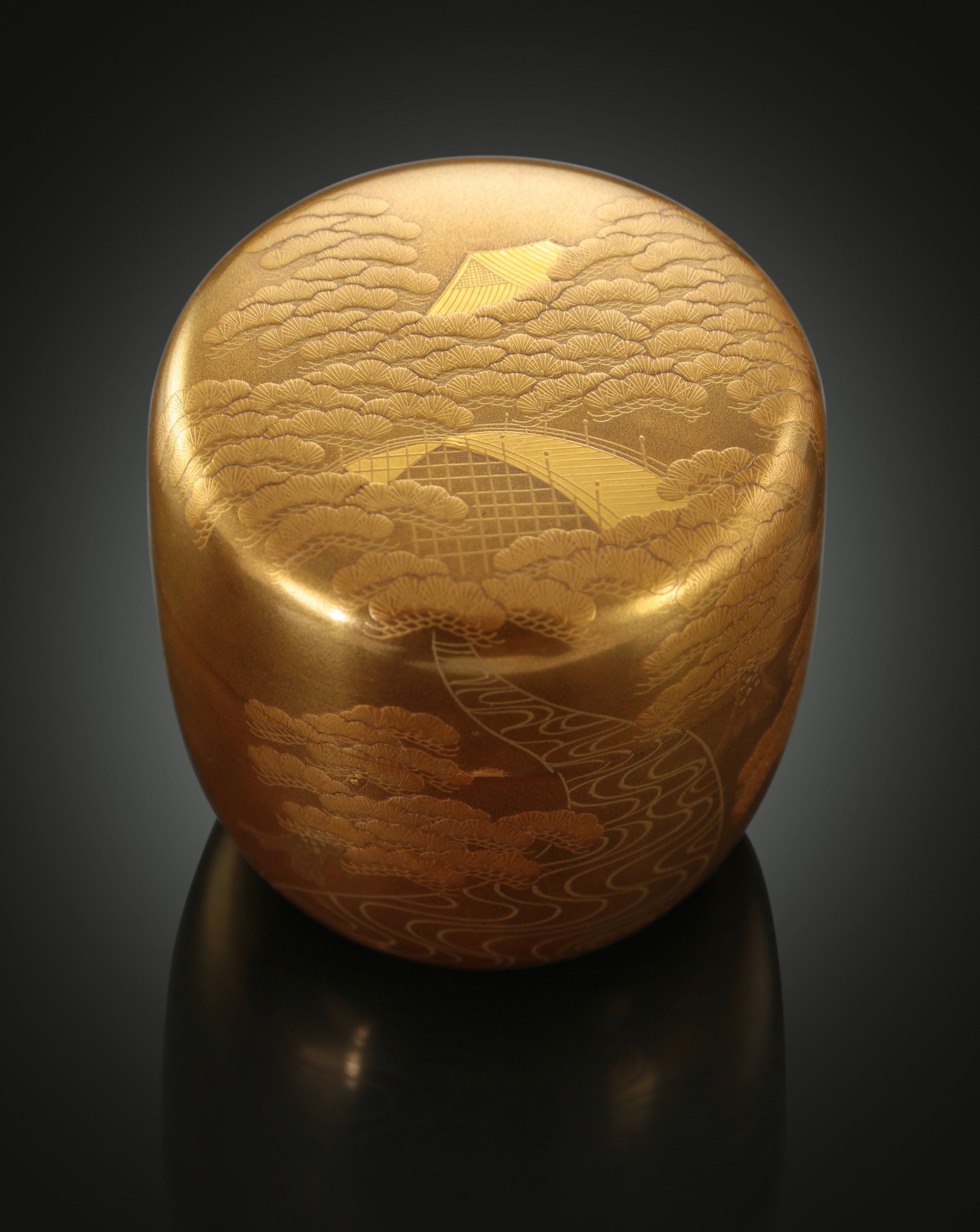 Ichigo Ichizoku-zukuri (a type of tea date) with landscape and maki-e pattern.