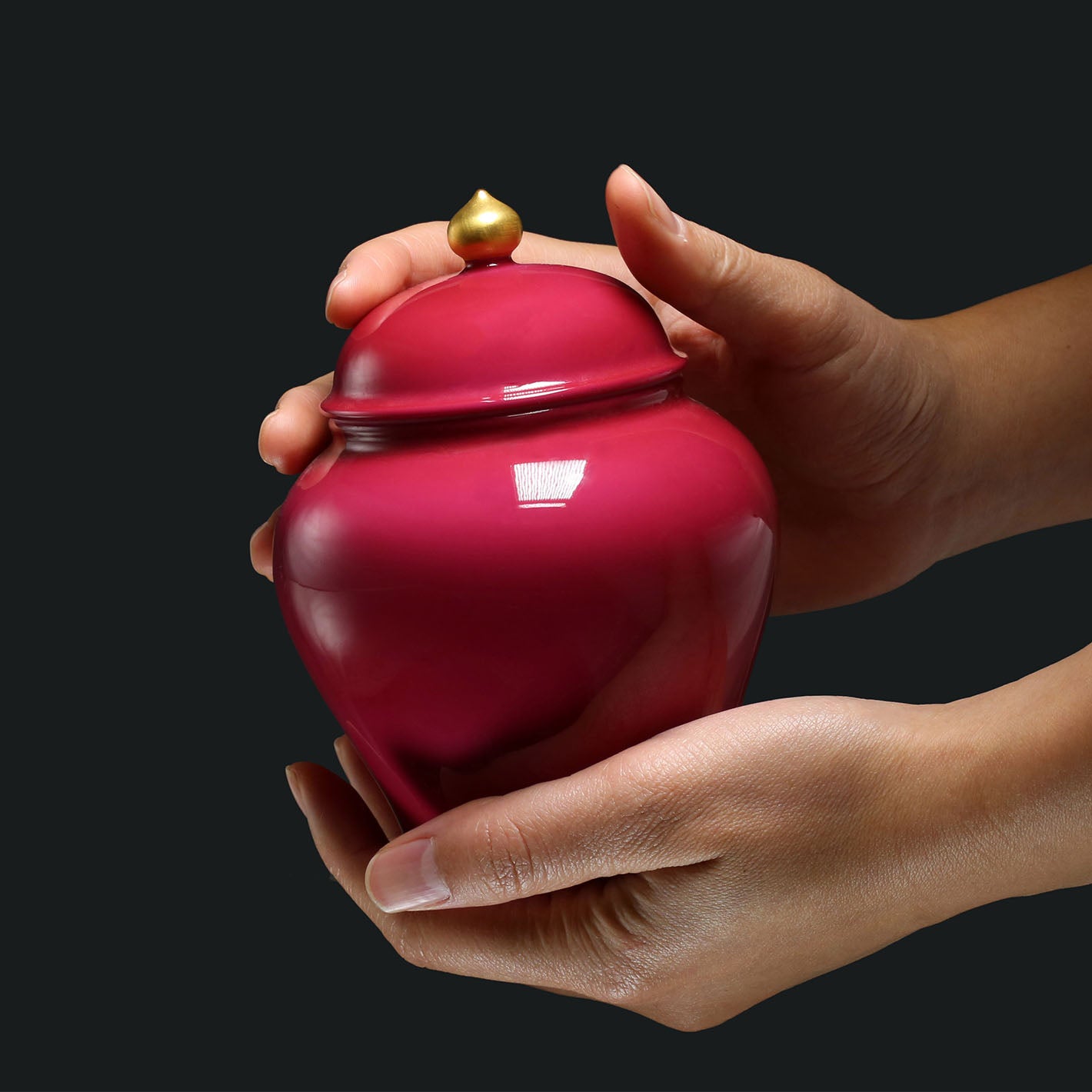 Rouge stains the jar / Rouge lingers in the general's wine pot