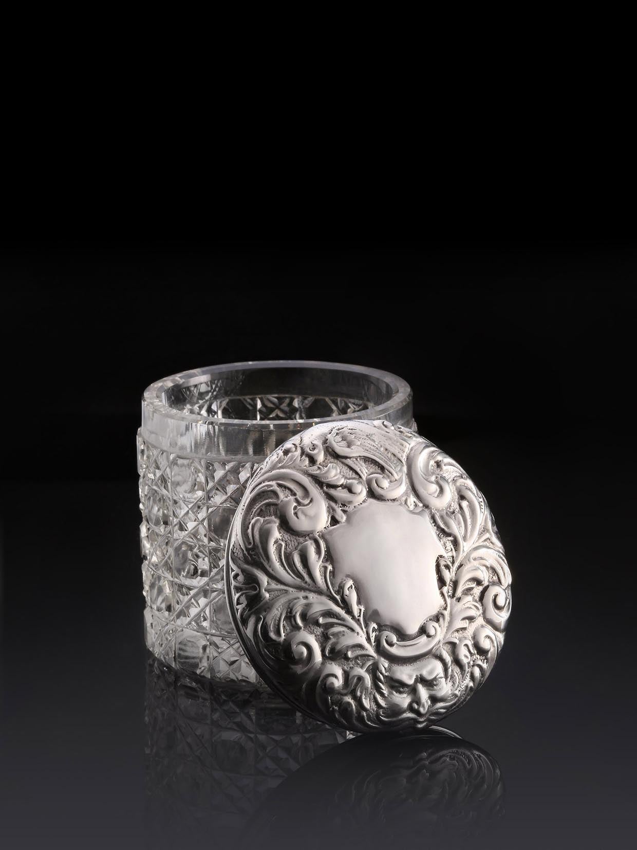 British 19th-century scrollwork tea caddy