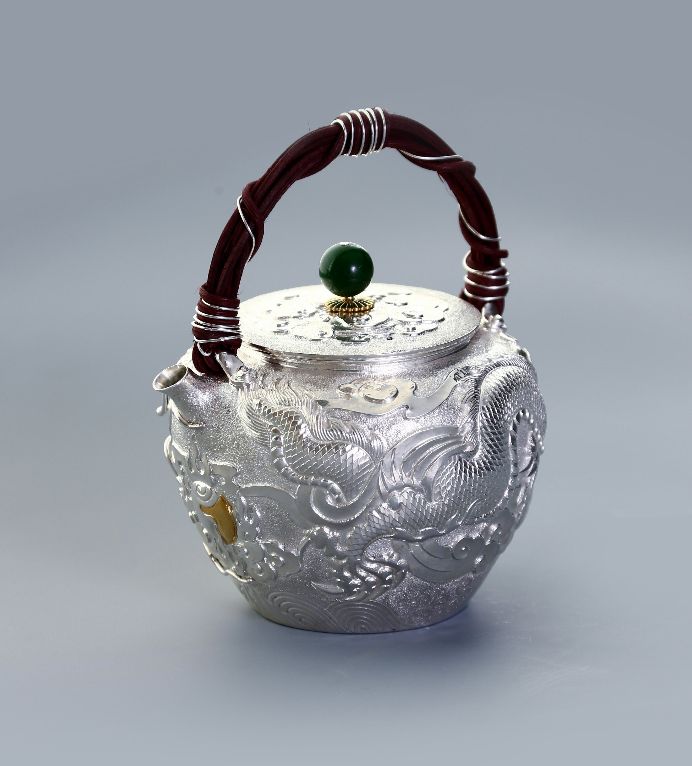 Yunlong Pure Silver Teapot with Gold-Inlaid Rattan Handle