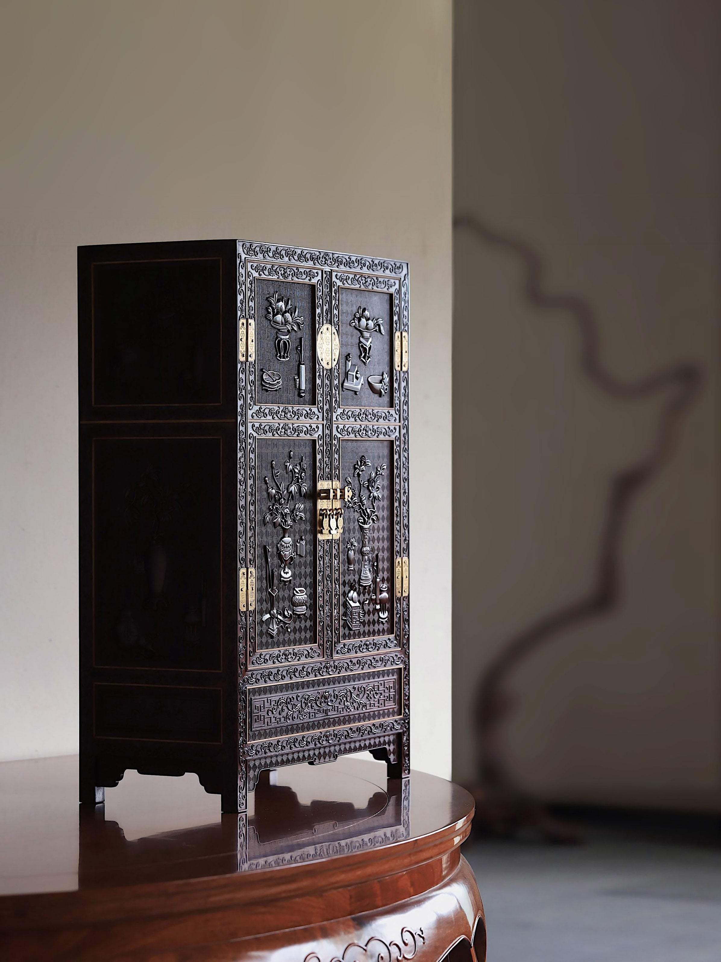 Purple sandalwood carved antique pattern table cabinet