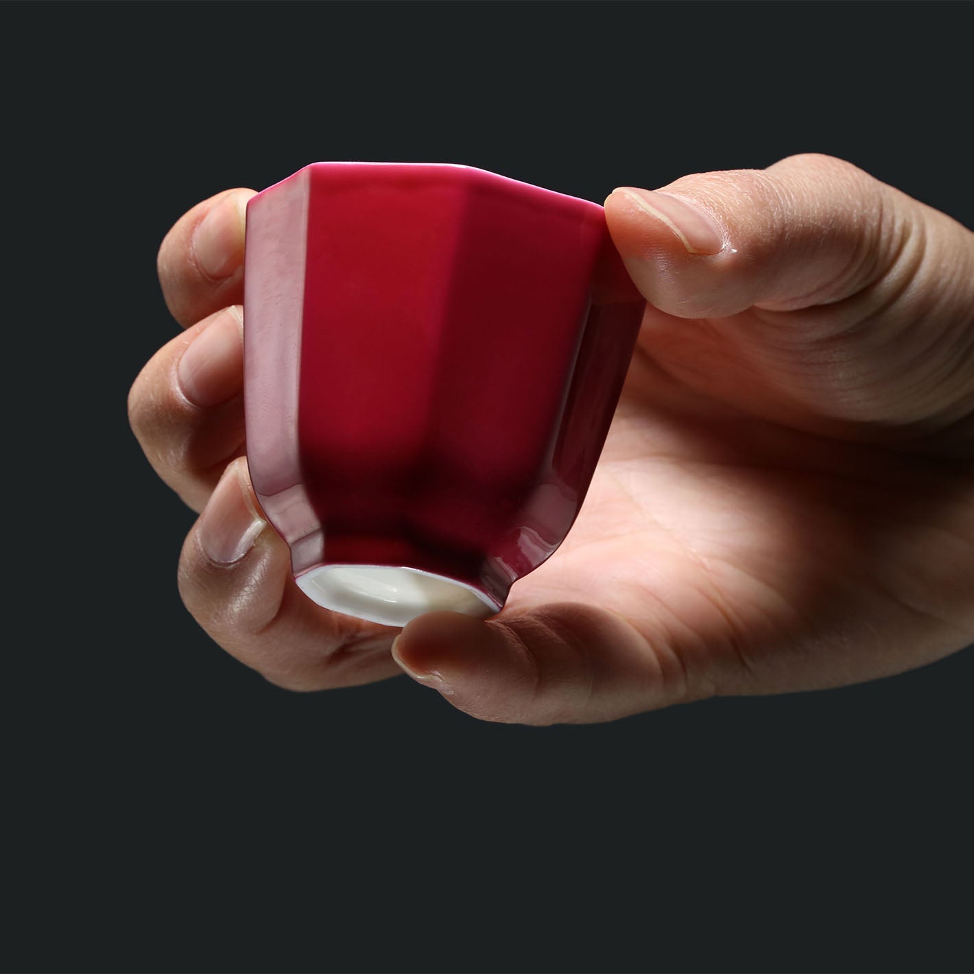 Rouge-dyed hexagonal cup