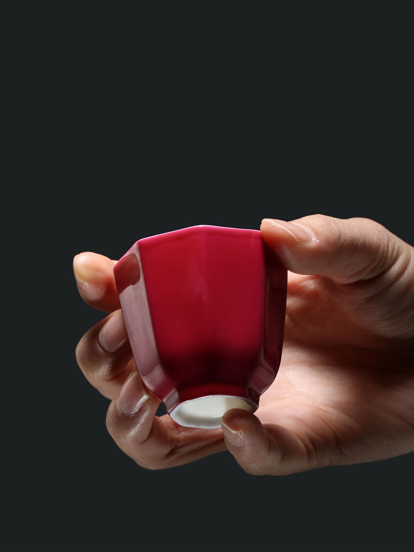 Rouge-dyed hexagonal cup