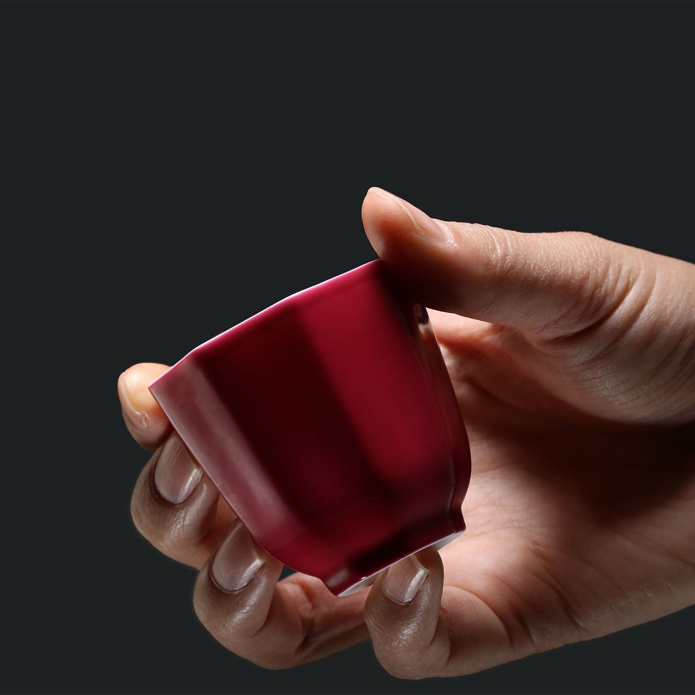 Rouge-dyed hexagonal cup