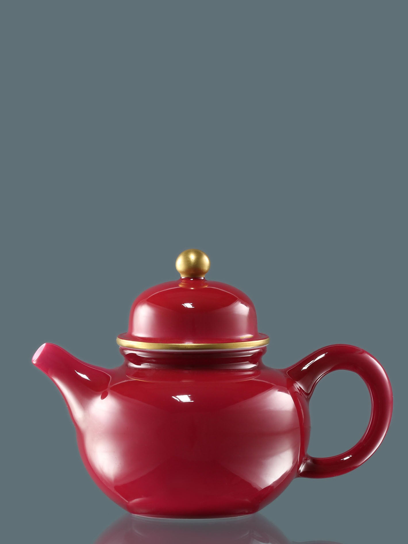 Rouge-dyed spring water pot