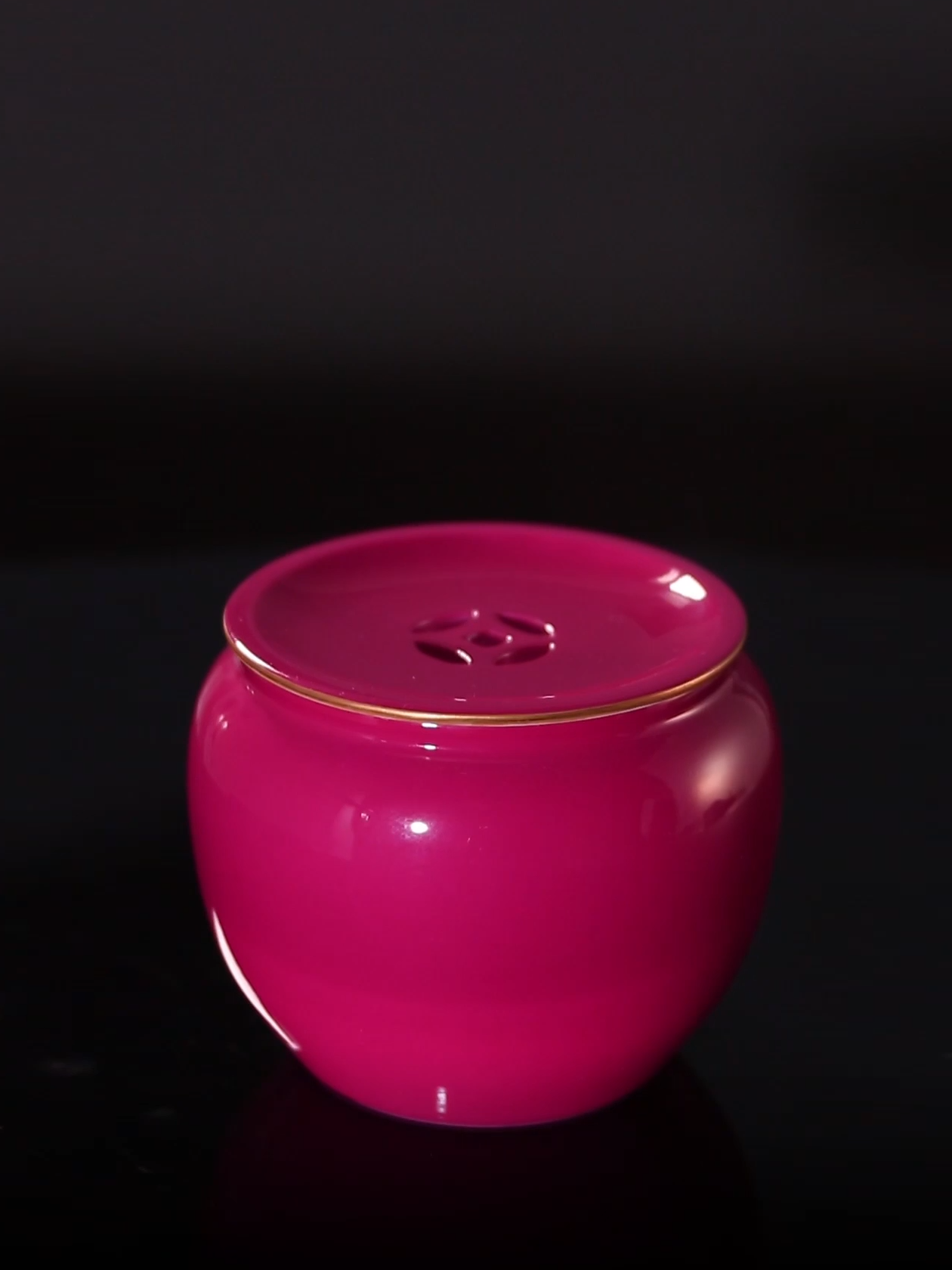 The rouge-dyed water vat