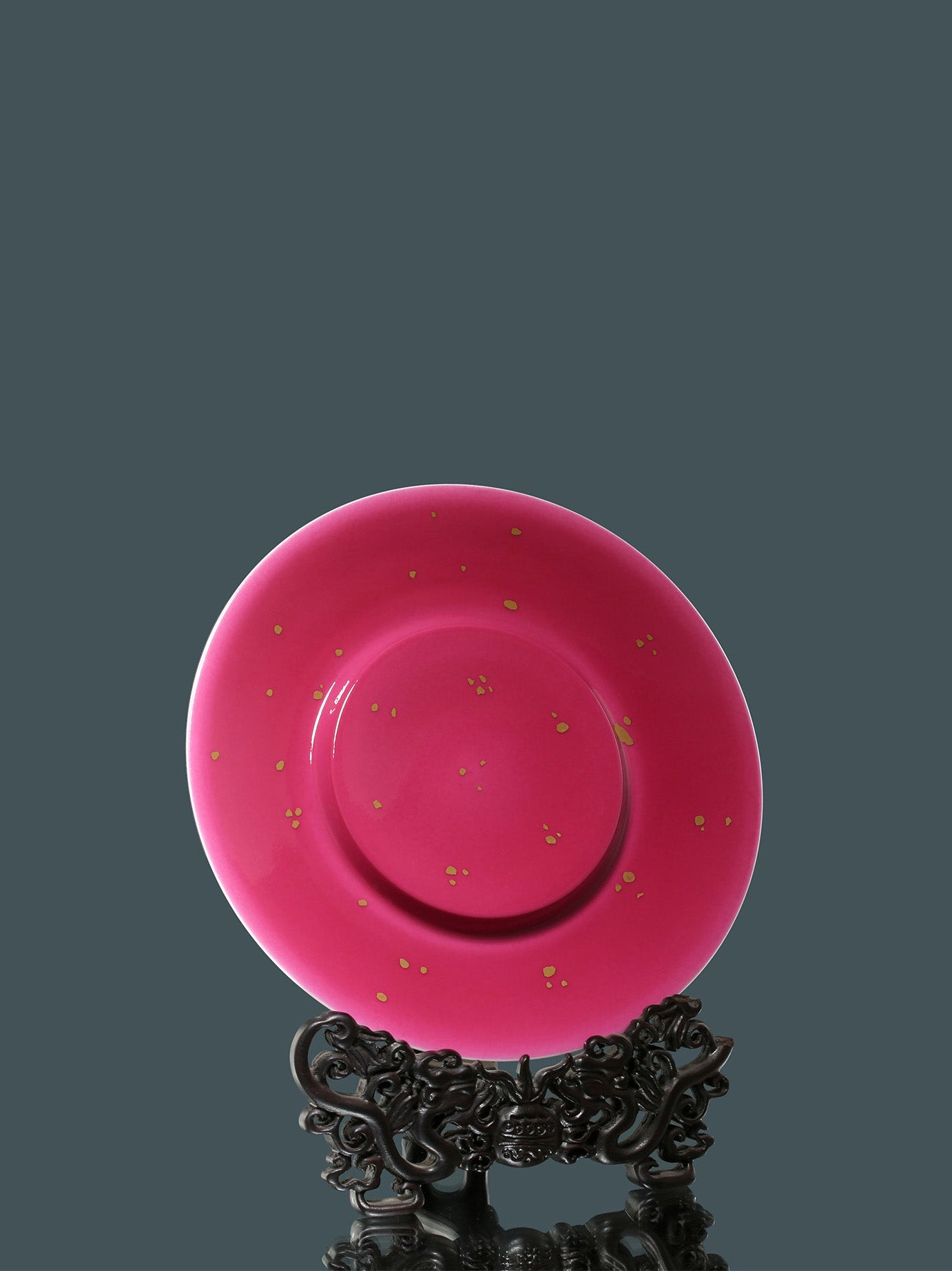 Rouge-dyed teapot stand