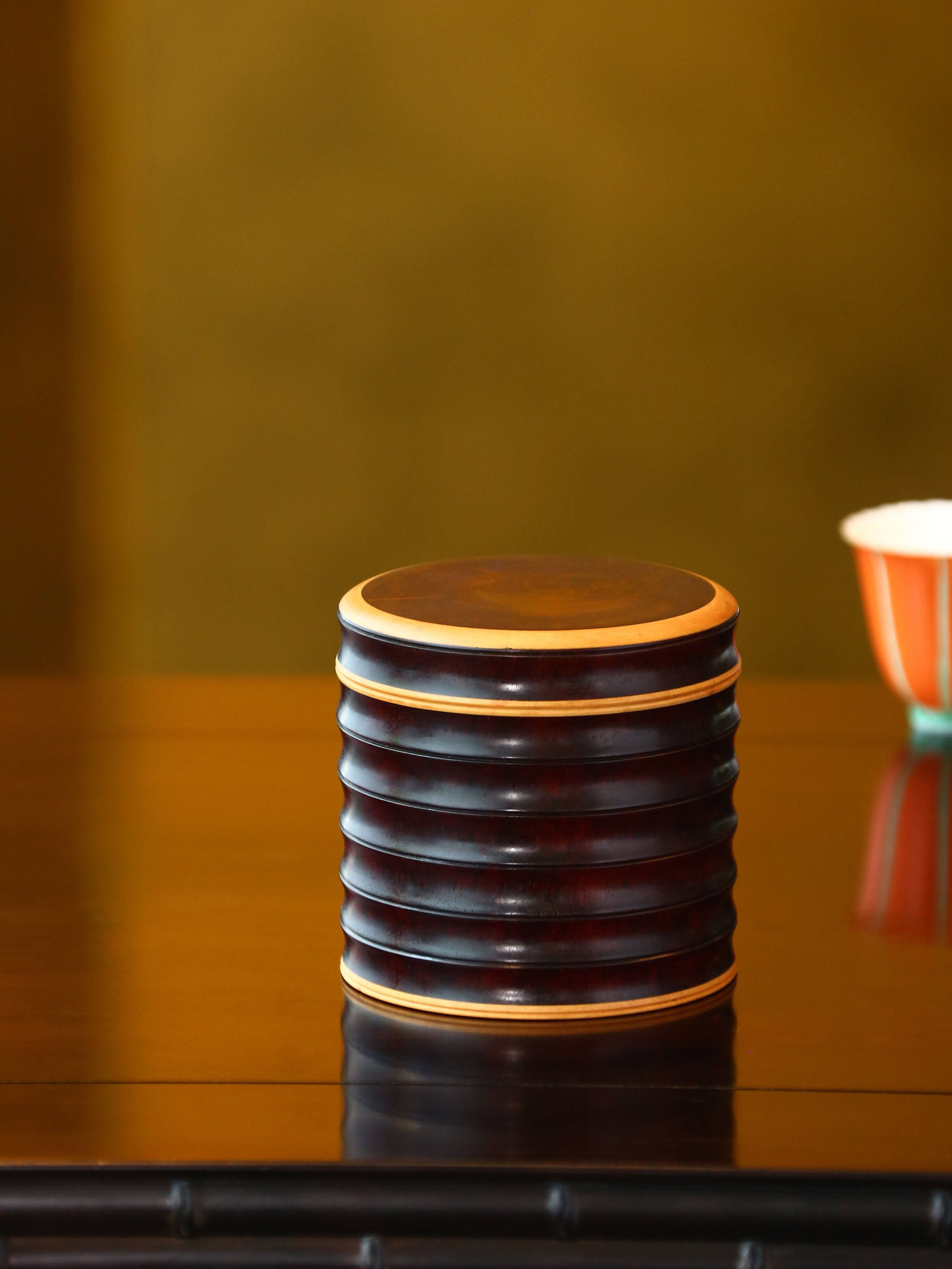 Small-leaf sandalwood/boxwood bamboo joint tea canister