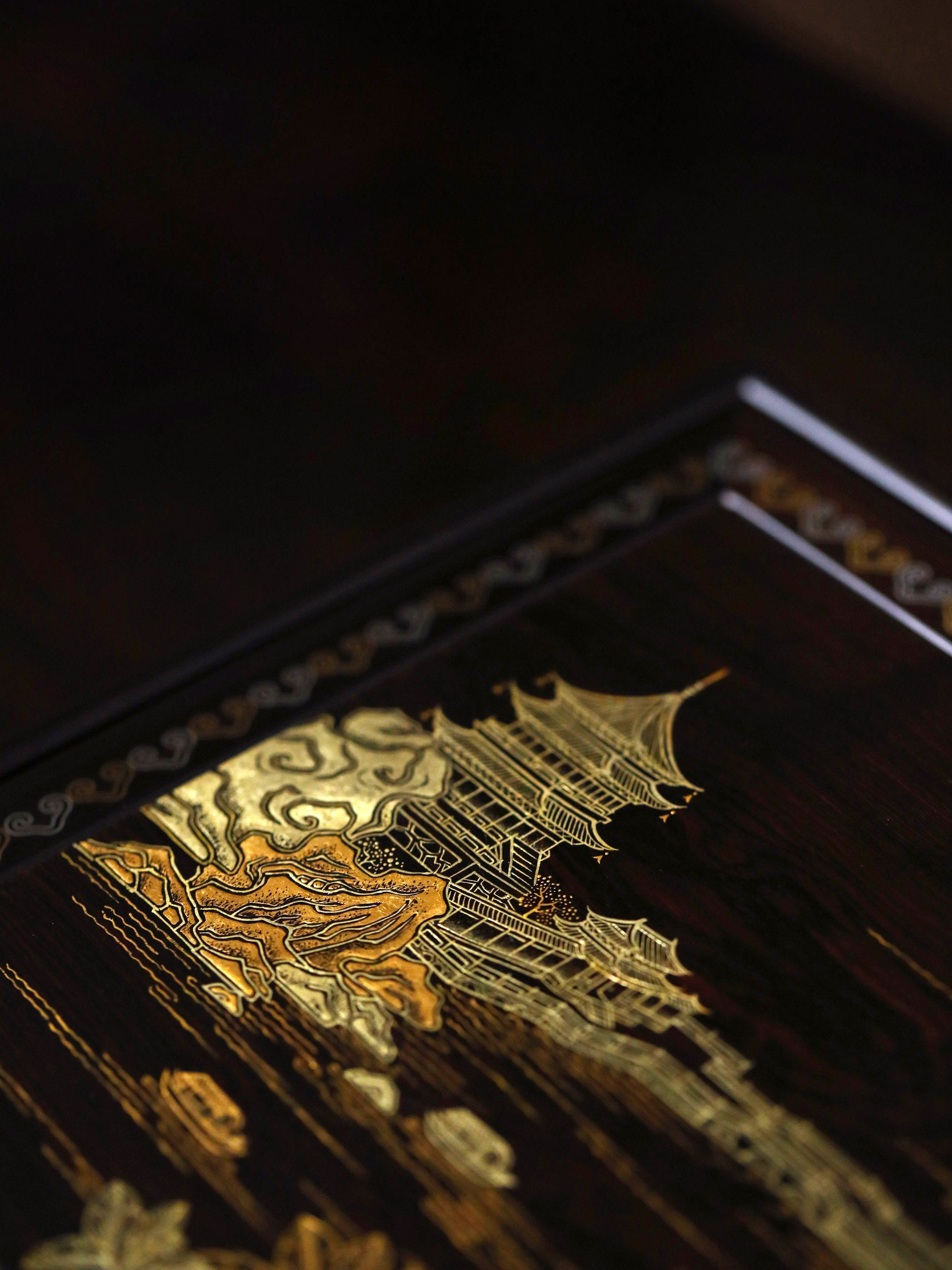 Purple sandalwood fairy pavilion picture/rocky distant view picture gilded pull-out tea box