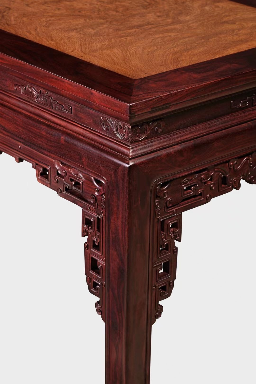 Rosewood table inlaid with huanghuali dragon pattern