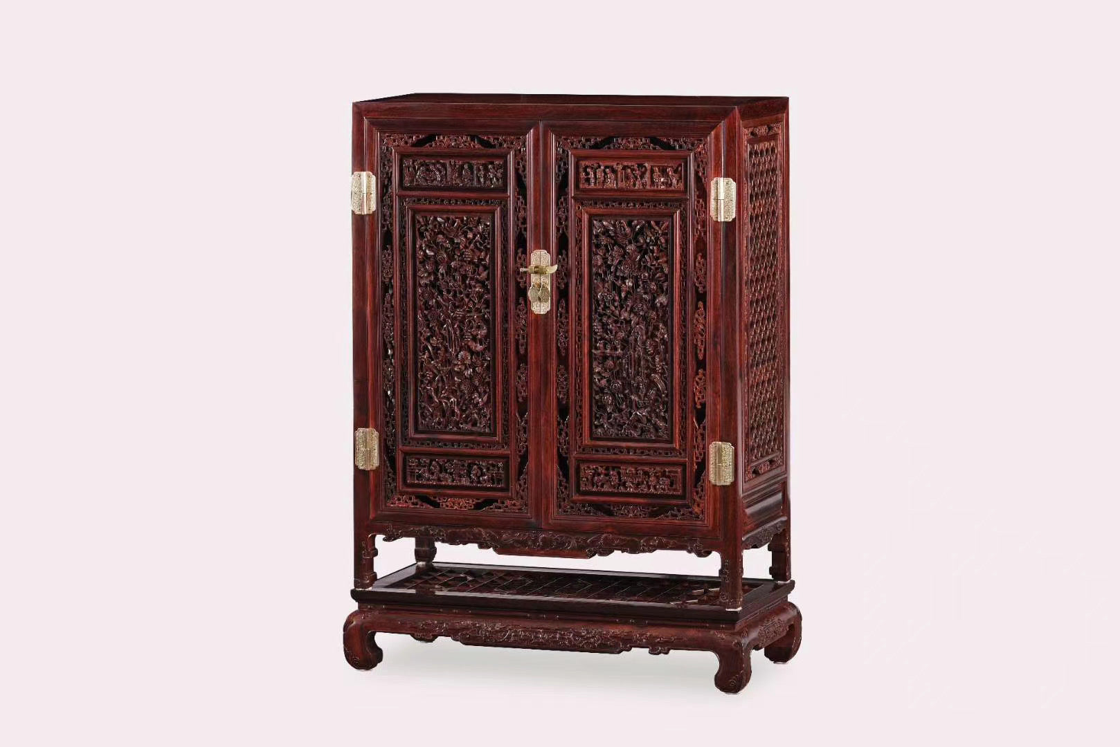 Rosewood openwork antique-style tea cabinet