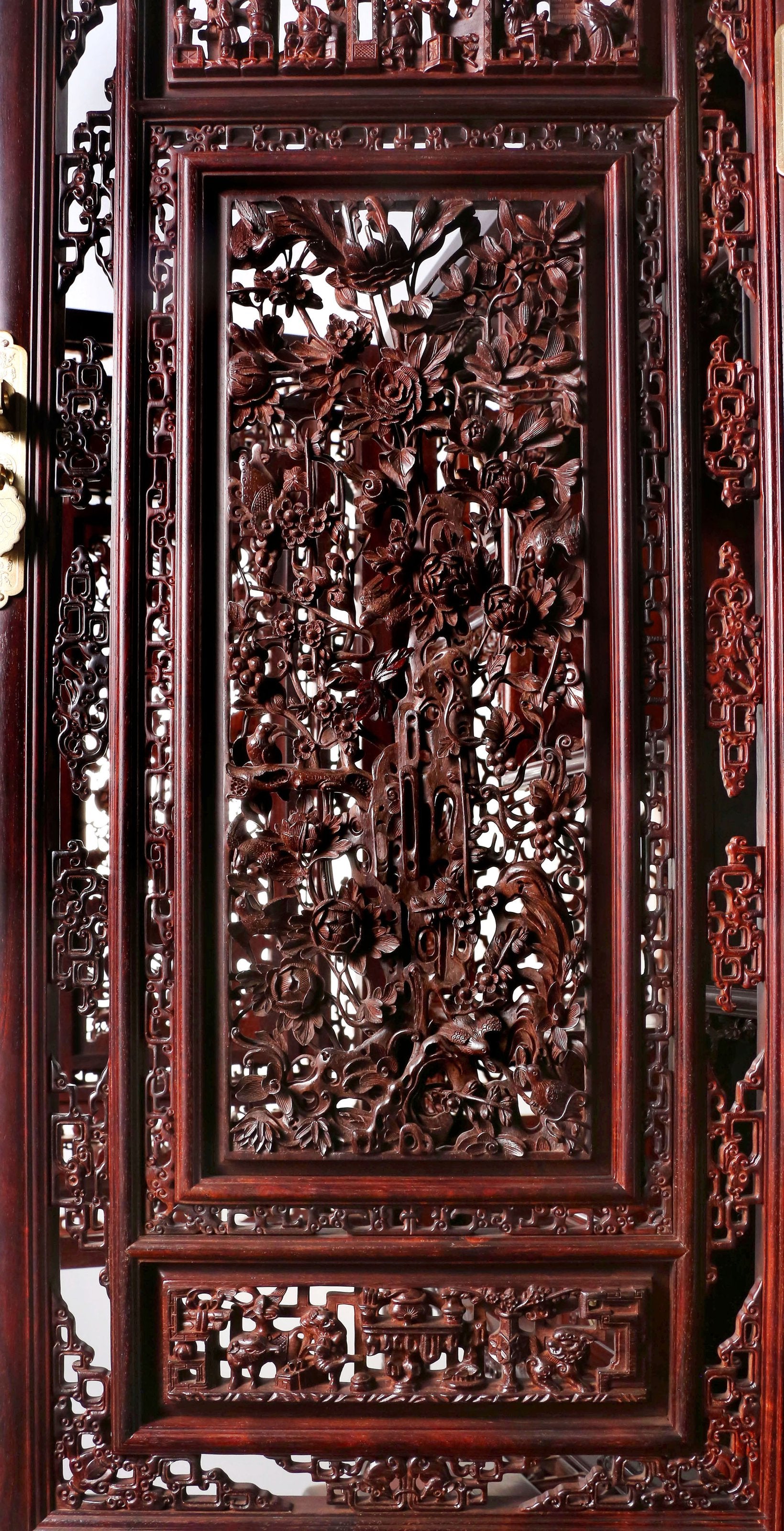 Rosewood openwork antique-style tea cabinet