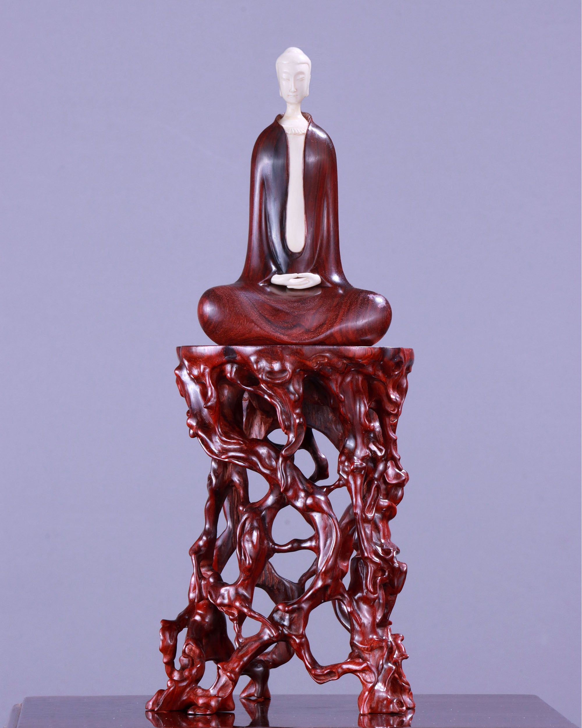 Small-leaf sandalwood ornament