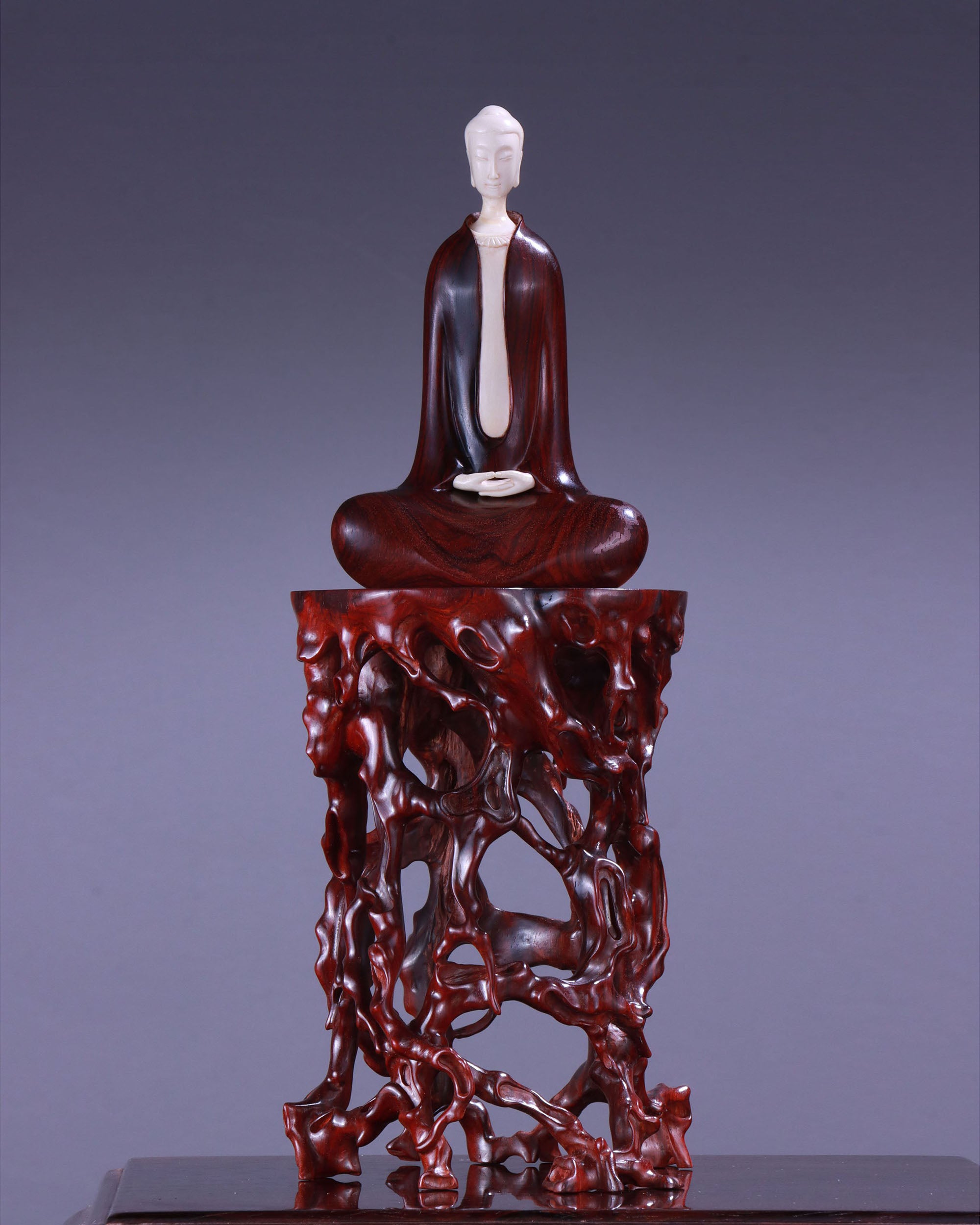 Small-leaf sandalwood ornament