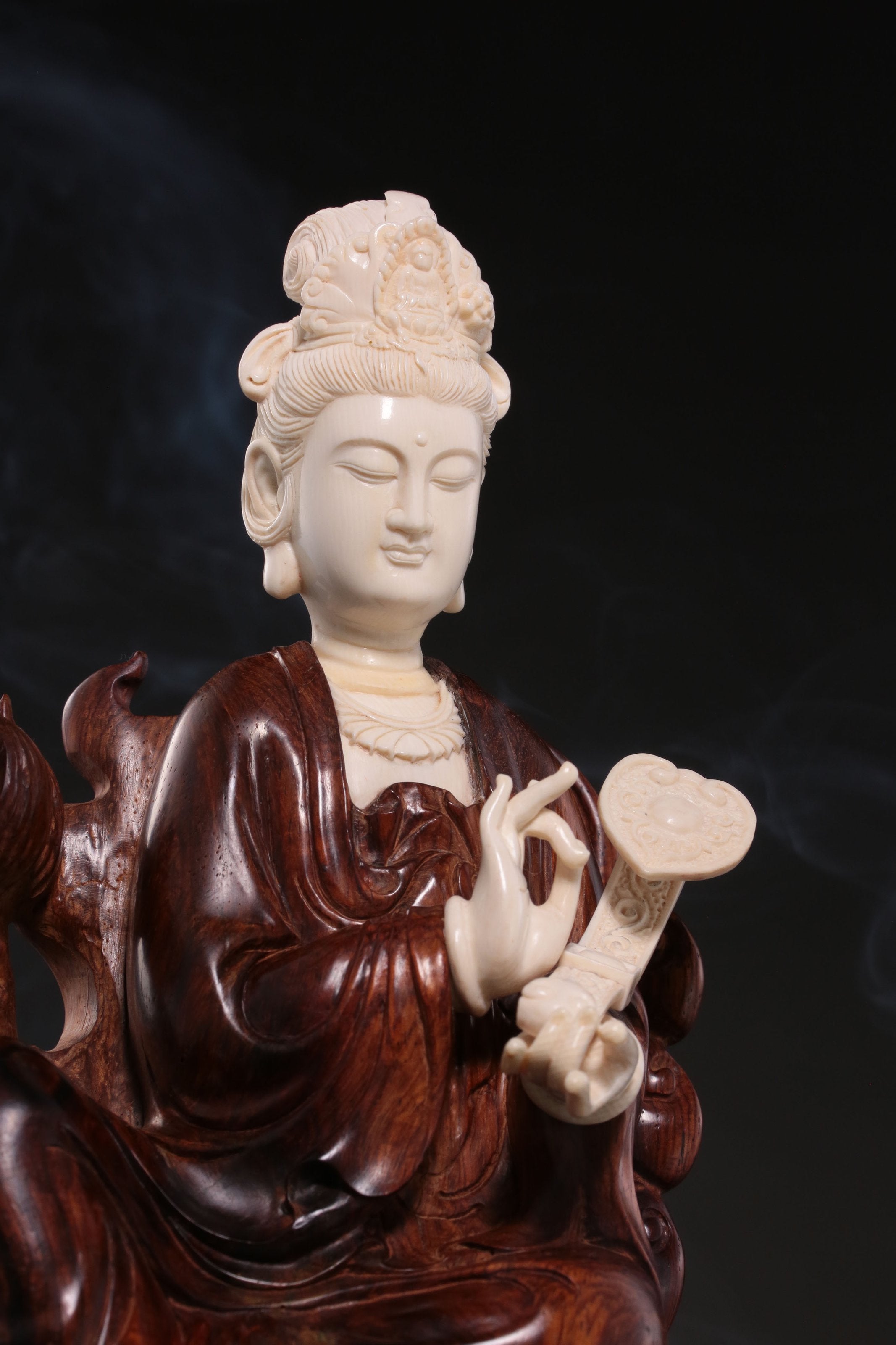 Seated Ruyi Guanyin