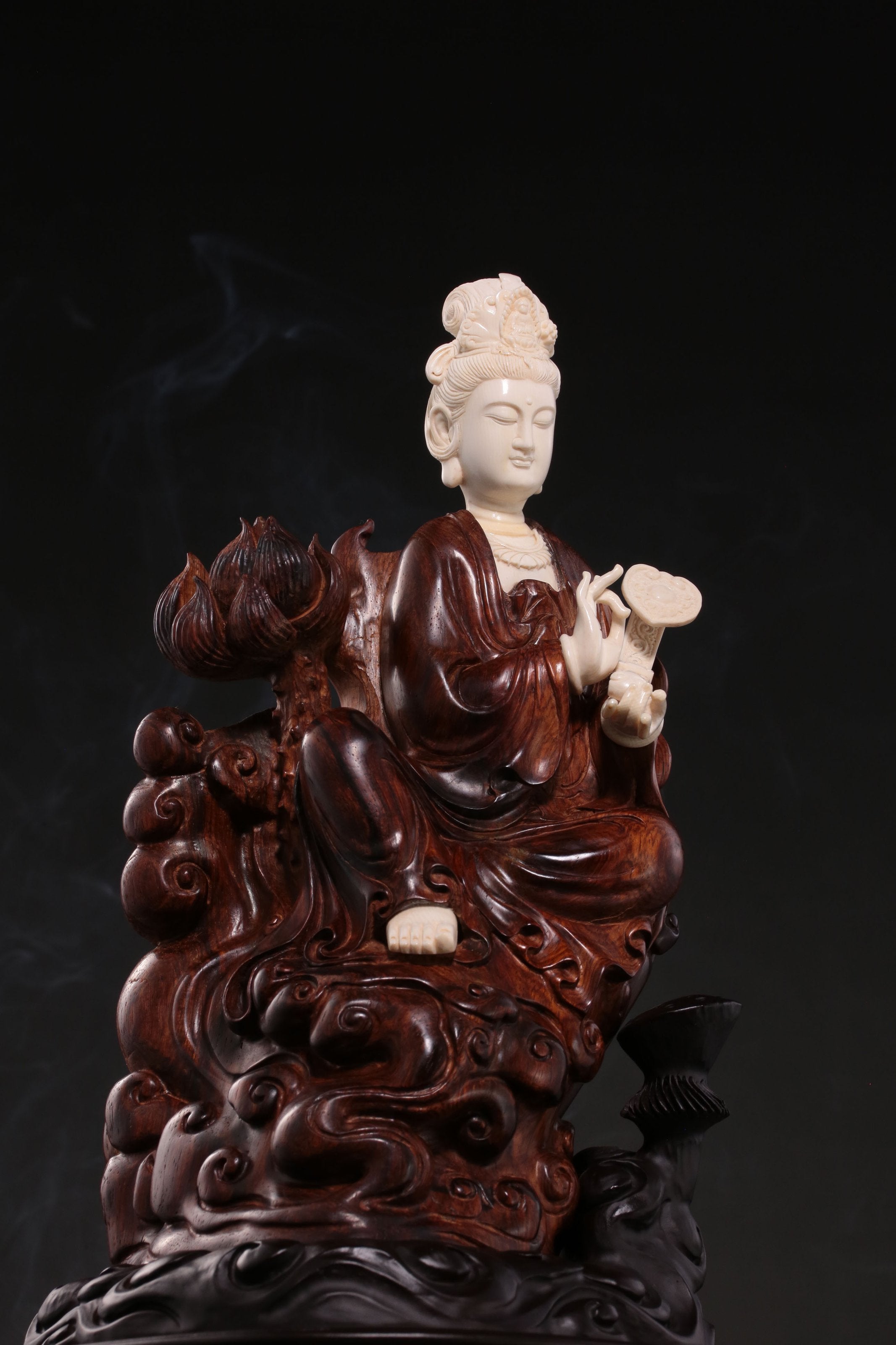 Seated Ruyi Guanyin