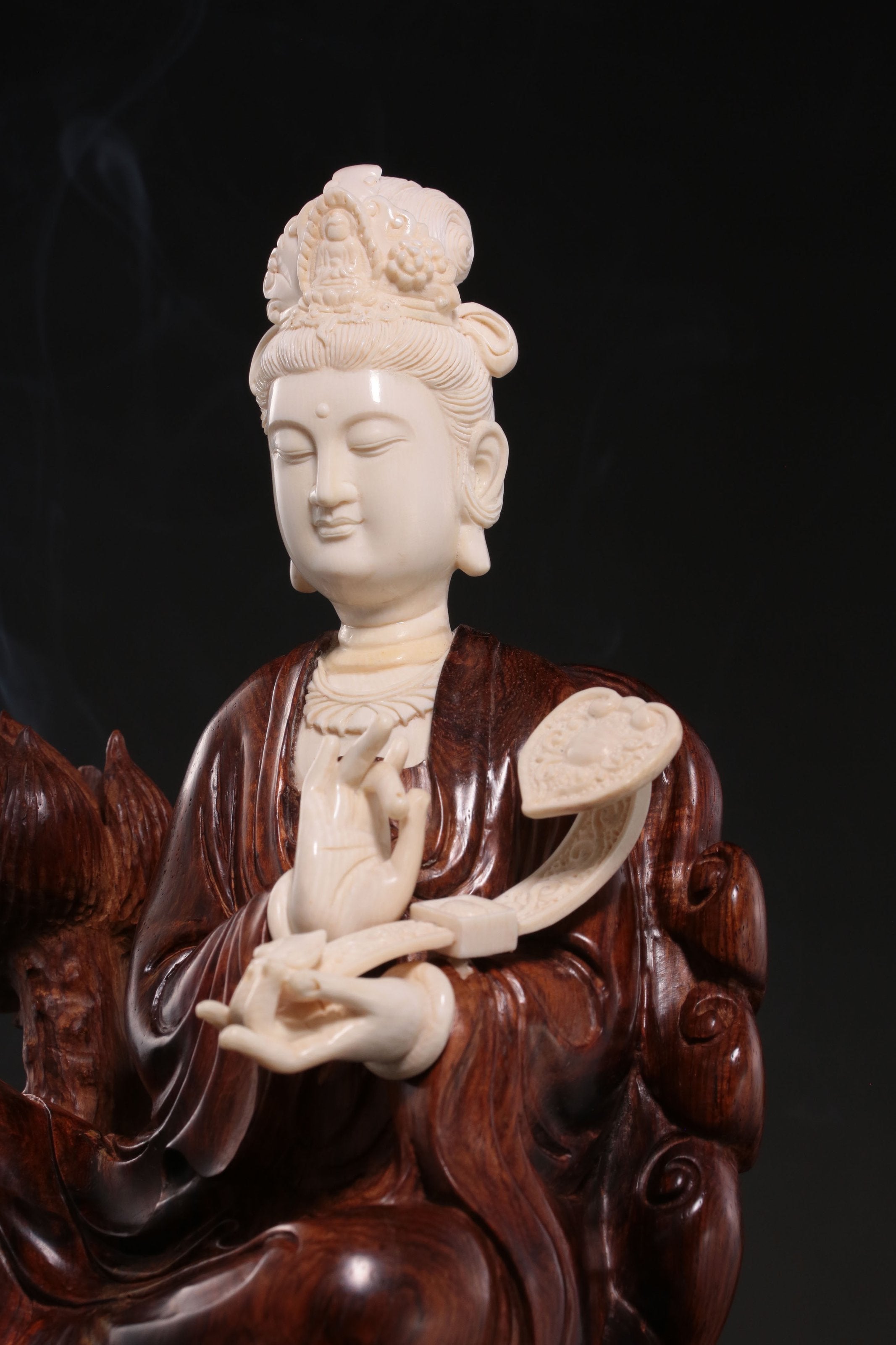 Seated Ruyi Guanyin