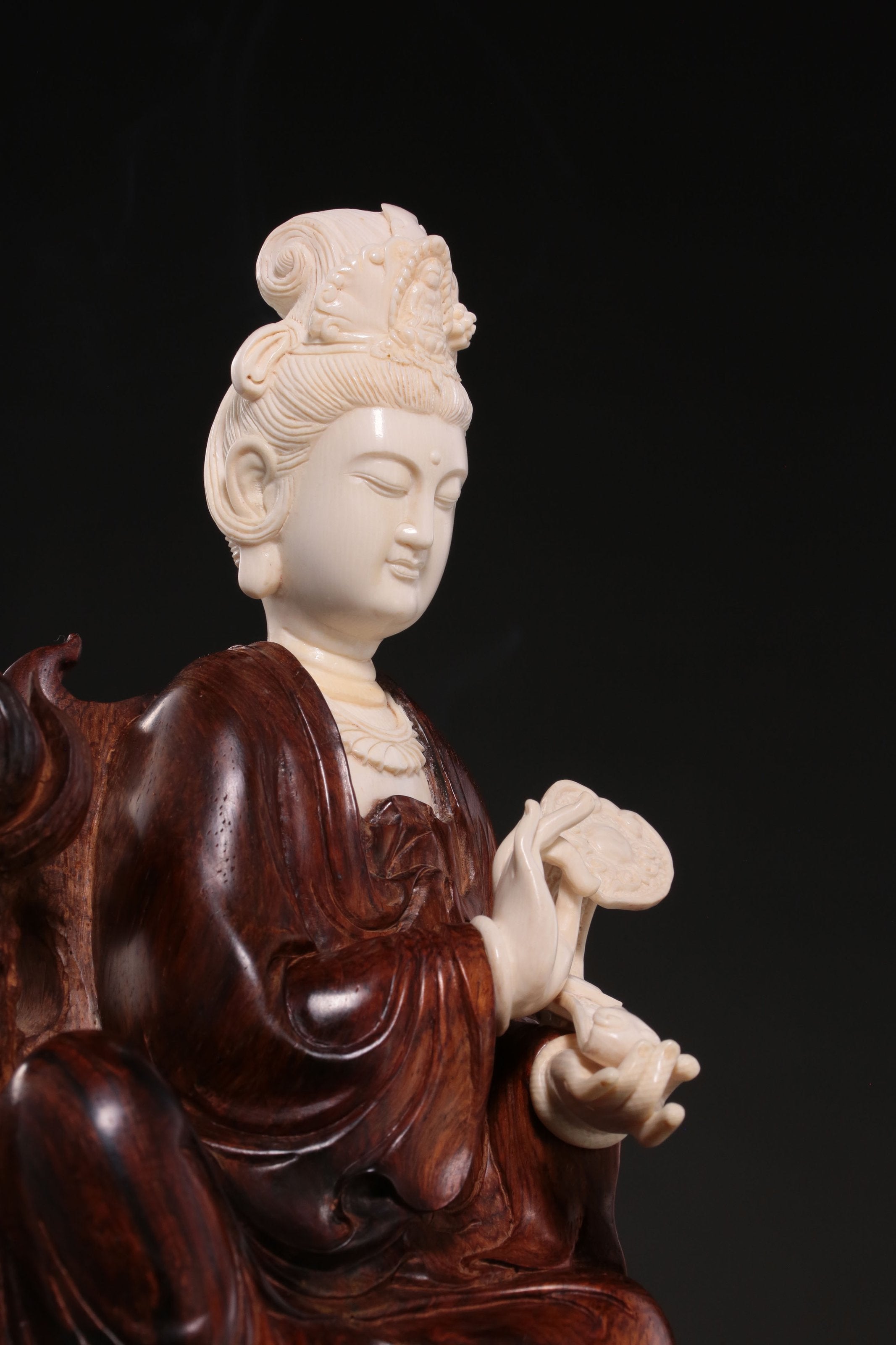 Seated Ruyi Guanyin